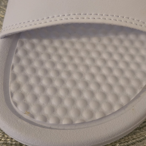 Nike Silver Swoosh White Womens Size 7 Comfy Squishy Reflective center Swoosh - Picture 4 of 8